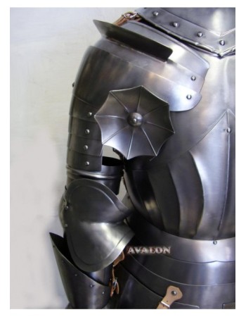 Armure médiévale en acier
