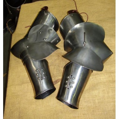 Les  Bras d'Armure Médiévale