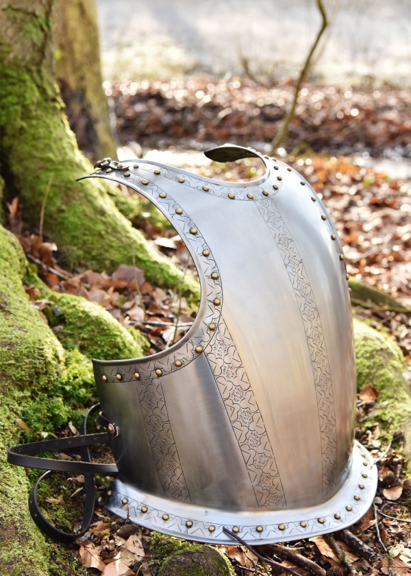Cuirasse médiévale - avec gravures