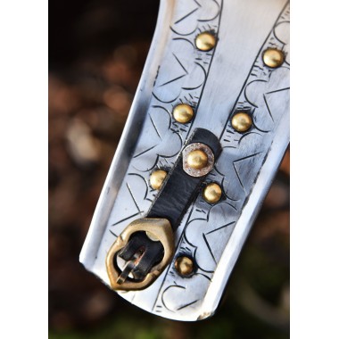 Cuirasse médiévale - avec gravures