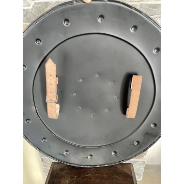 Bouclier médiéval en fer