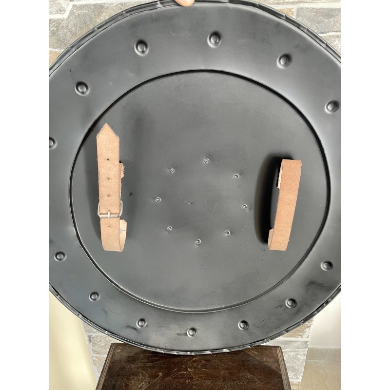 Bouclier médiéval en fer