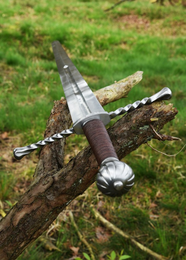 Épée bâtarde, une demi-mains