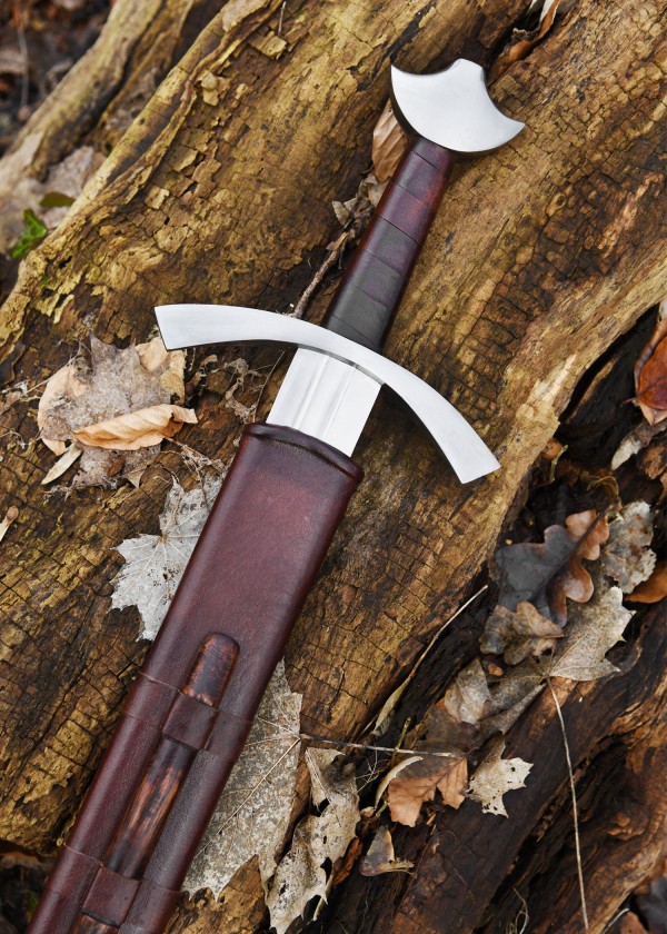 Épée de chevalier avec fourreau