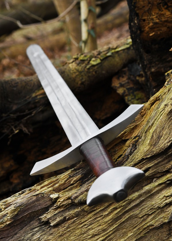 Épée de chevalier avec fourreau