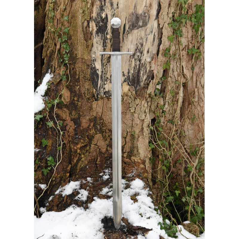 Épée médiévale avec fourreau