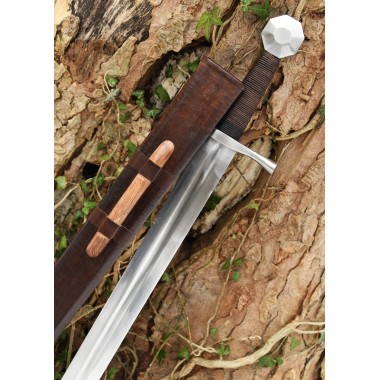 Épée médiévale avec fourreau