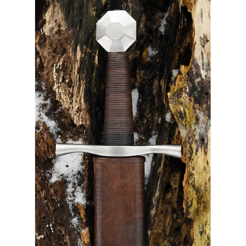 Épée médiévale avec fourreau