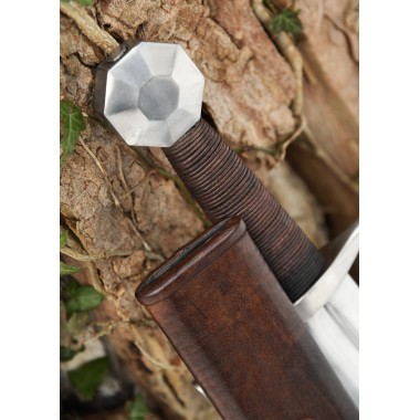 Épée médiévale avec fourreau