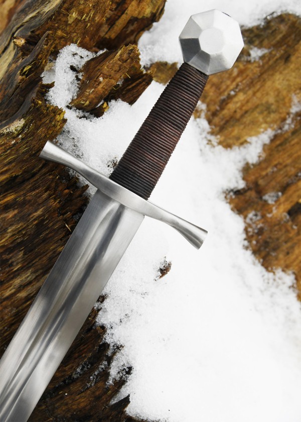 Épée médiévale avec fourreau