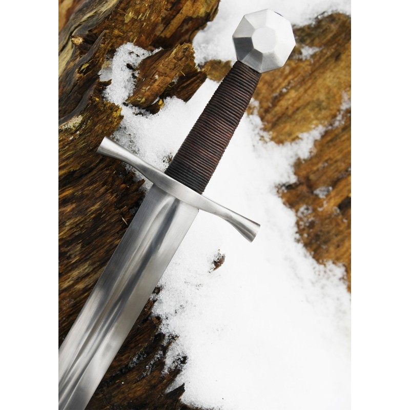 Épée médiévale avec fourreau