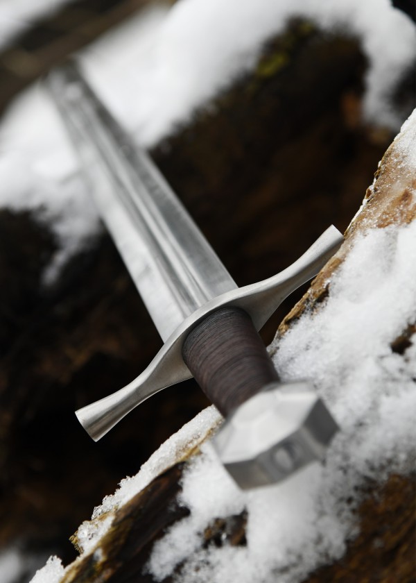 Épée médiévale avec fourreau
