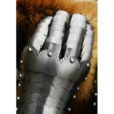 Gantelets médiévaux d'armure