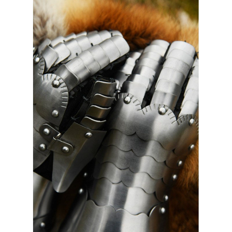 Gantelets médiévaux d'armure