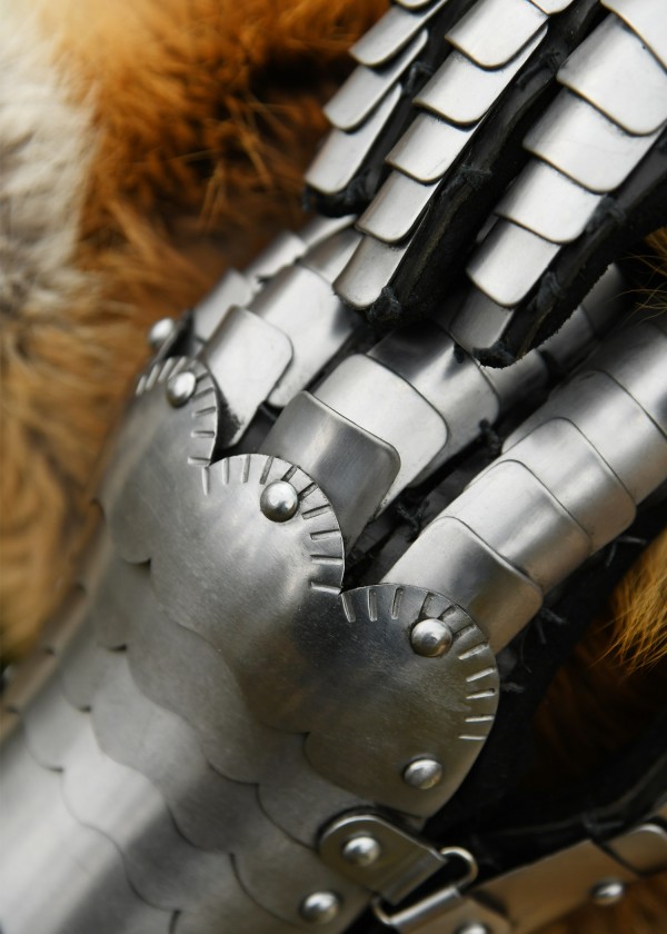 Gantelets médiévaux d'armure