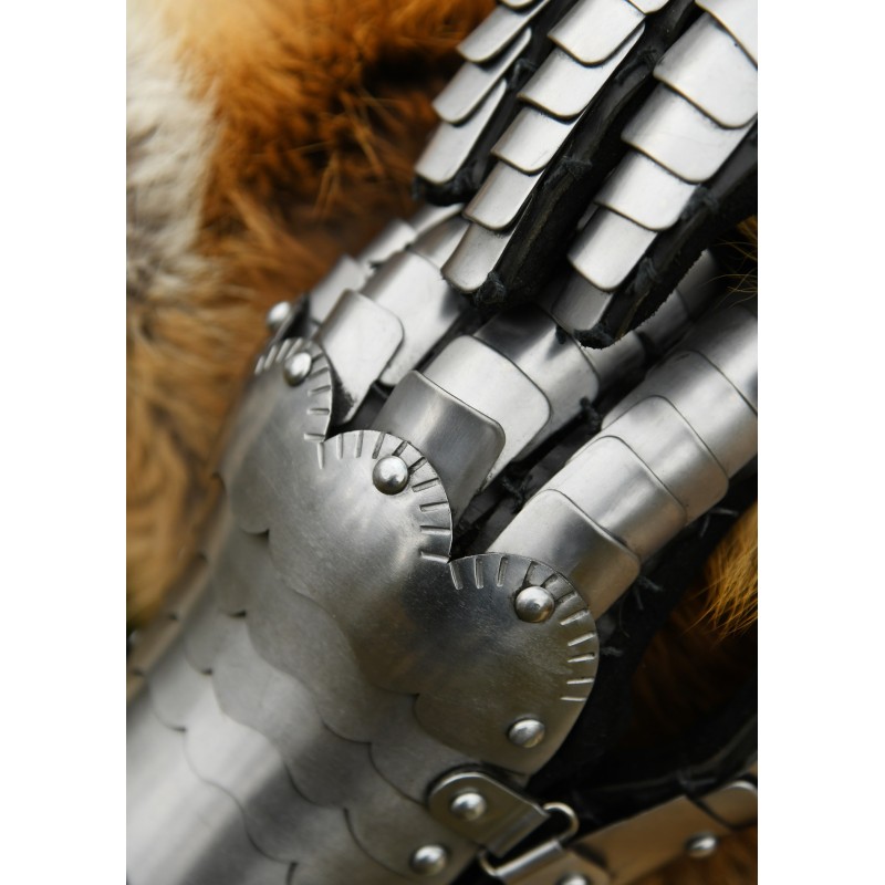 Gantelets médiévaux d'armure