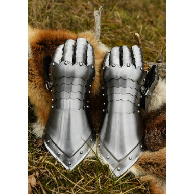 Gantelets médiévaux d'armure