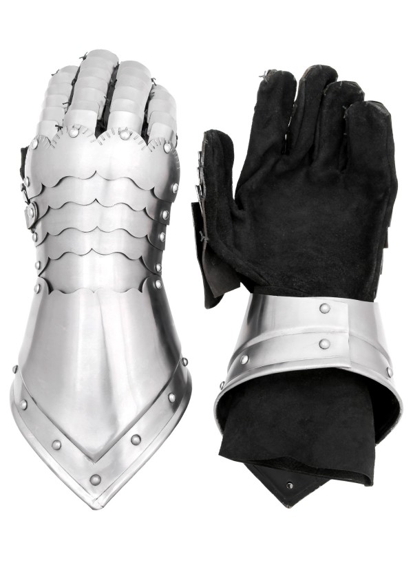 Gantelets médiévaux d'armure