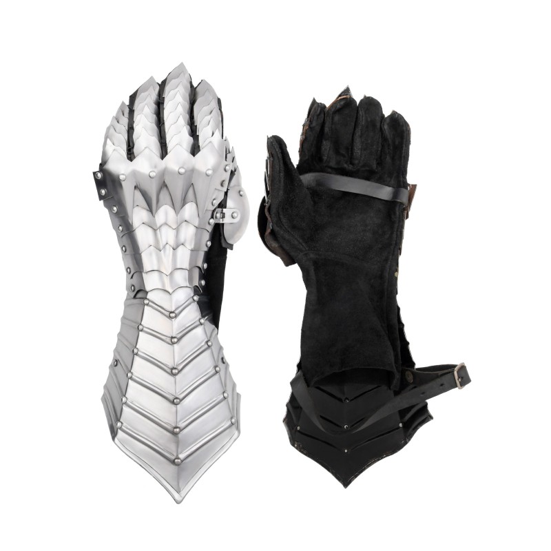 Gantelets médiévaux gothique