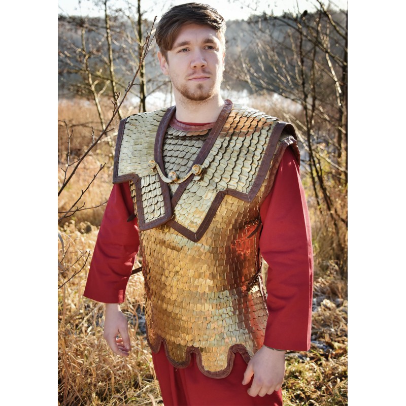 Lorica Squamata, armure romaine à écailles avec renforts d'épaules