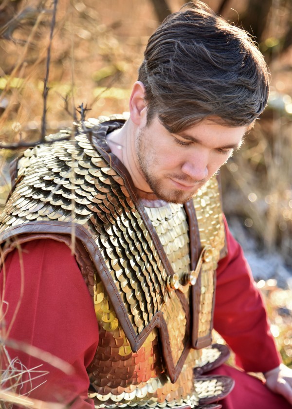 Lorica Squamata, armure romaine à écailles avec renforts d'épaules