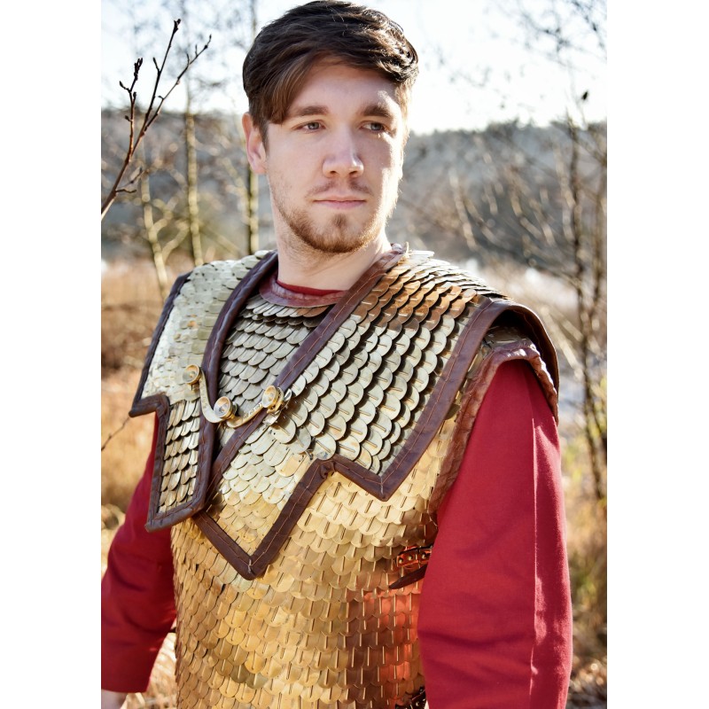 Lorica Squamata, armure romaine à écailles avec renforts d'épaules