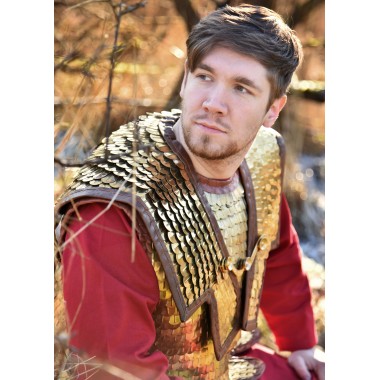 Lorica Squamata, armure romaine à écailles avec renforts d'épaules