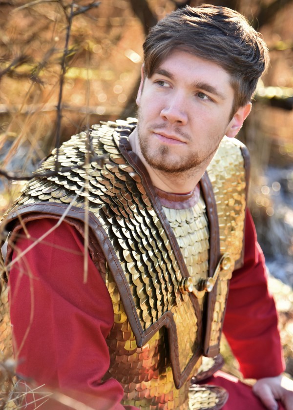 Lorica Squamata, armure romaine à écailles avec renforts d'épaules