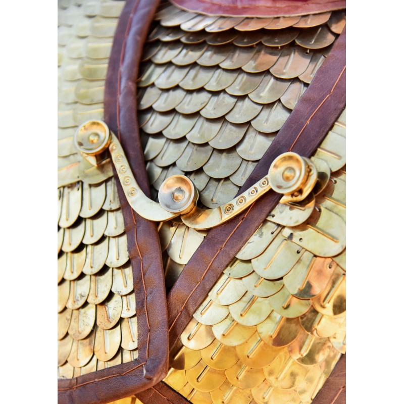 Lorica Squamata, armure romaine à écailles avec renforts d'épaules