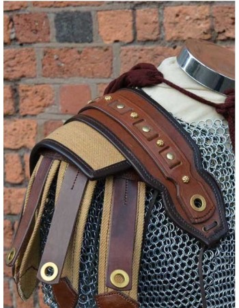 Épaulières romaines en cuir