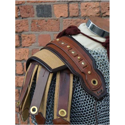 Épaulières romaines en cuir