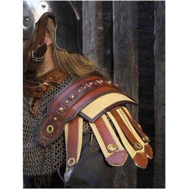 Épaulières romaines en cuir