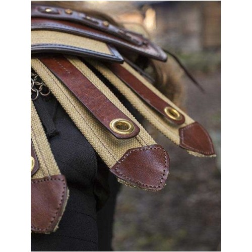 Épaulières romaines en cuir