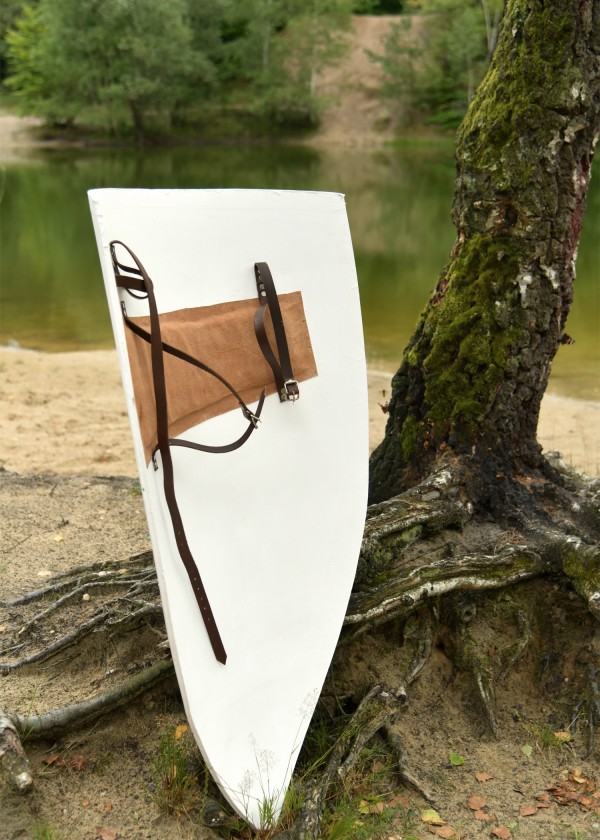 Grand bouclier en bois