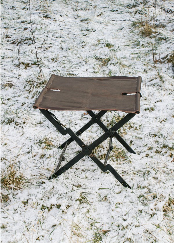 Tabouret pliant romain