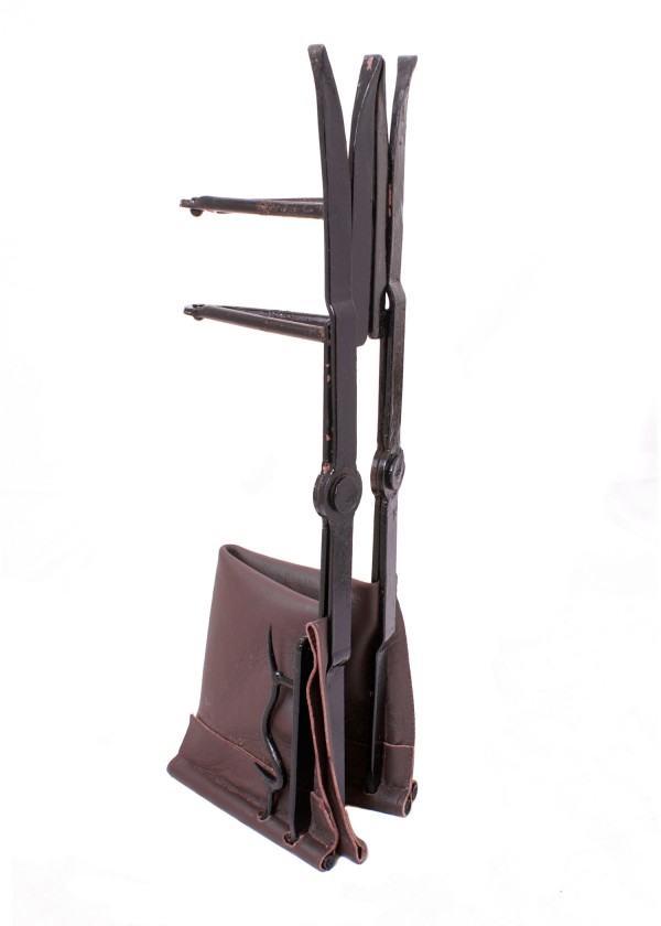 Tabouret pliant romain