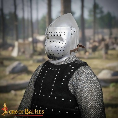 Casque bassinet du XIVe siècle