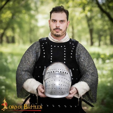 Casque bassinet du XIVe siècle