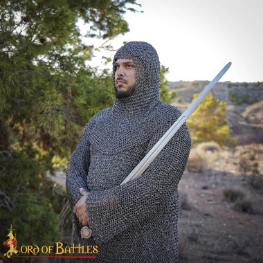 Camail anneaux ronds rivetés 8mm