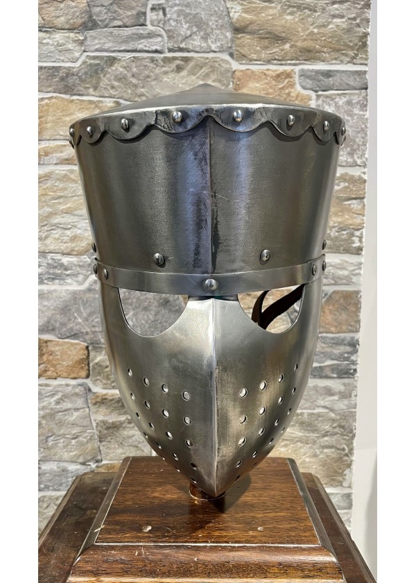 Grand casque médiéval