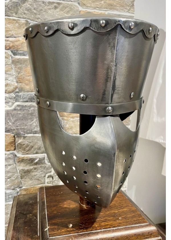 Grand casque médiéval