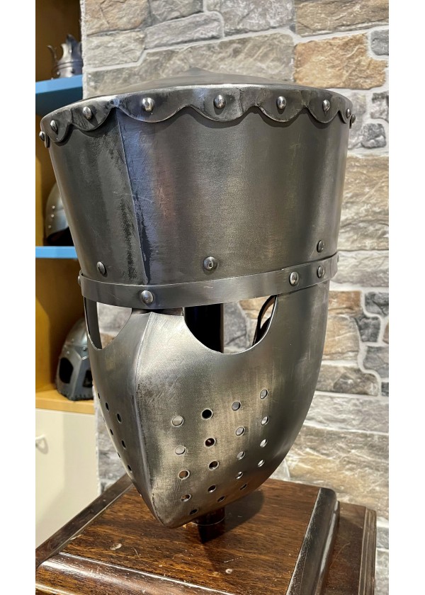 Grand casque médiéval