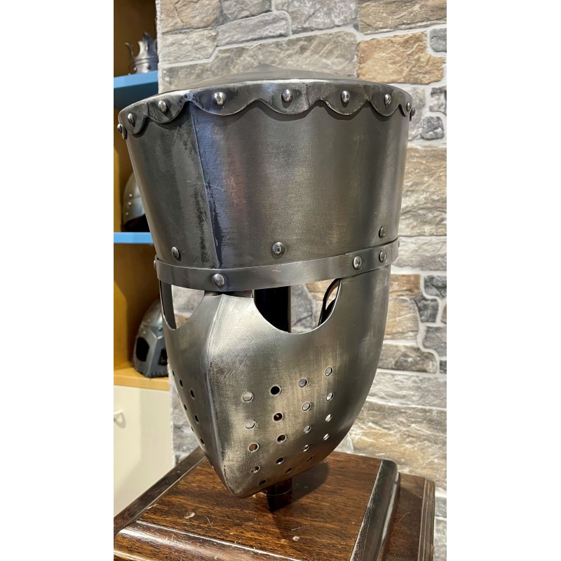 Grand casque médiéval