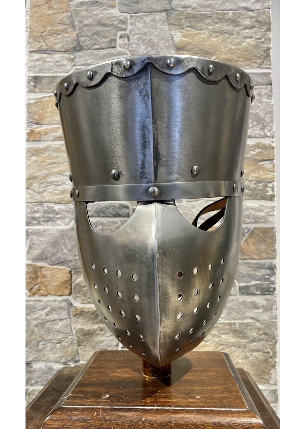 Grand casque médiéval