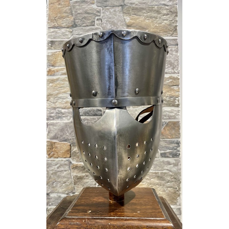 Grand casque médiéval