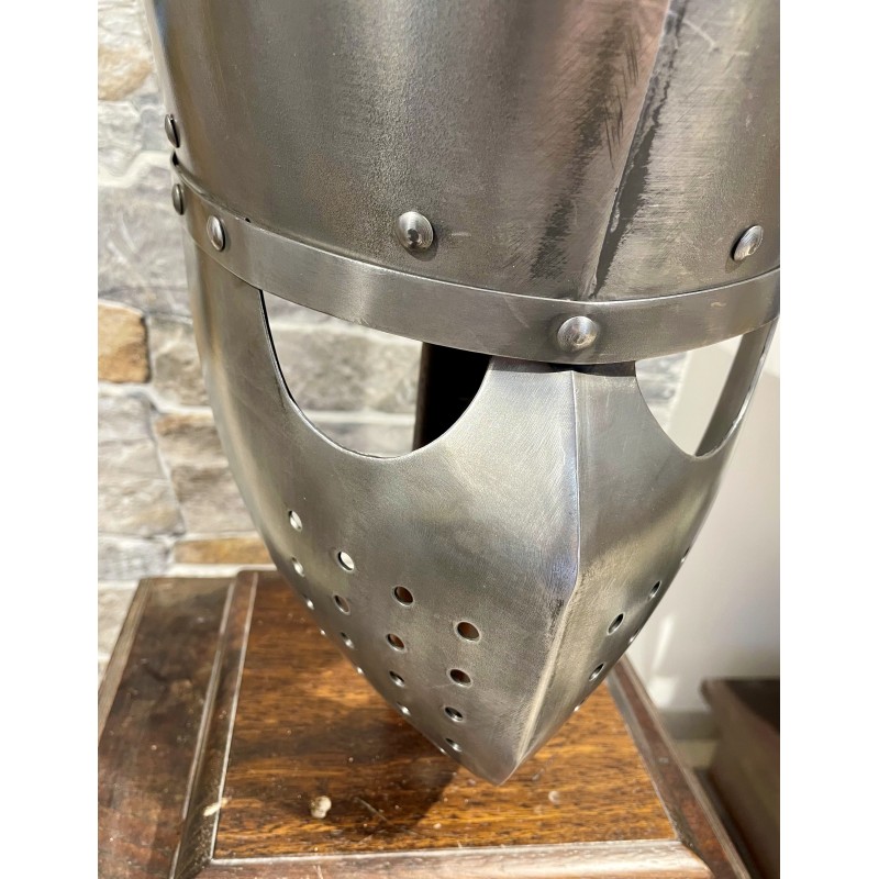 Grand casque médiéval