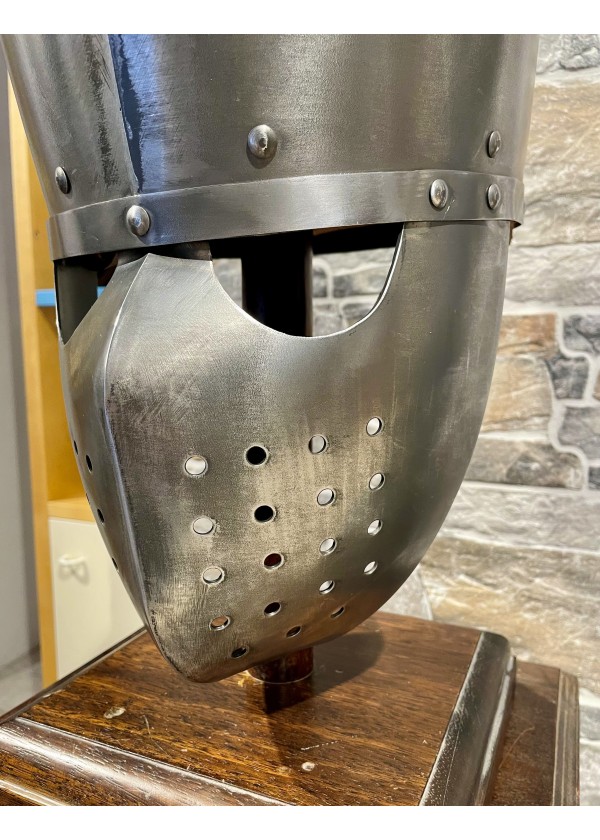 Grand casque médiéval
