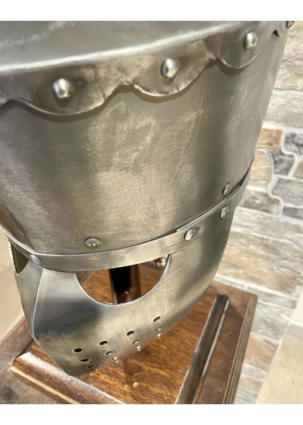 Grand casque médiéval