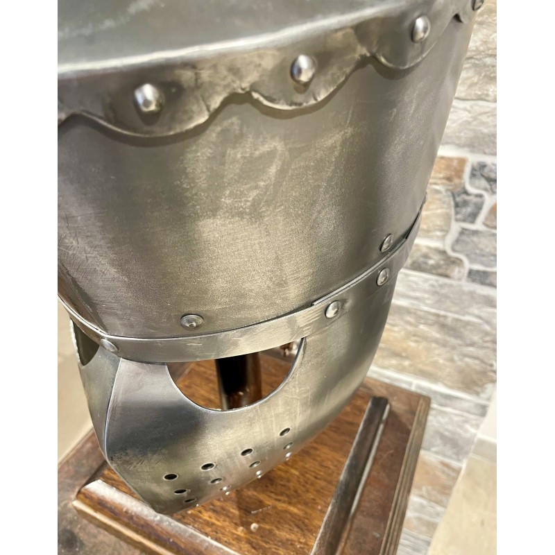 Grand casque médiéval