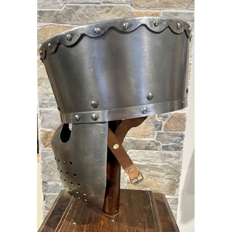 Grand casque médiéval
